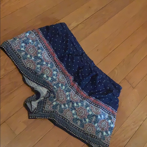 Charlotte Russe Pants - Patterned shorts